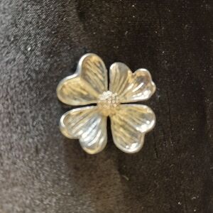 Dogwood pin / pendant